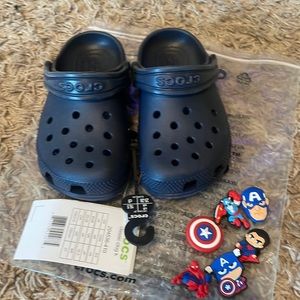 Navy blue toddler Crocs with charms size 9